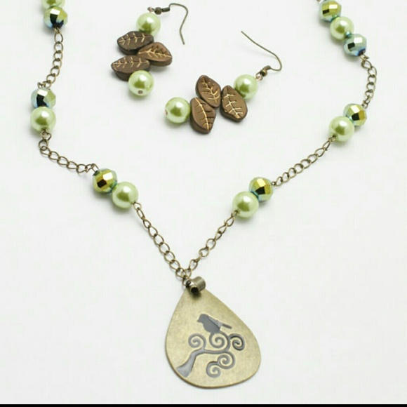 BUNDLE (2 sets of jewelries + earrings)