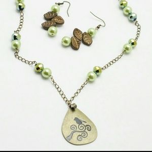 BUNDLE (2 sets of jewelries + earrings)