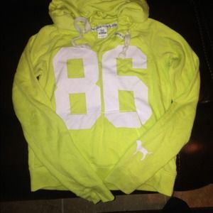 ✂️TEMP PRICE CUT!✂️Victoria's Secret hoodie!