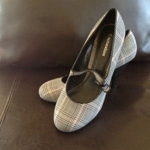 Naturalizer black white pink heels