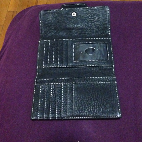 Guess wallet - Picture 2 of 3