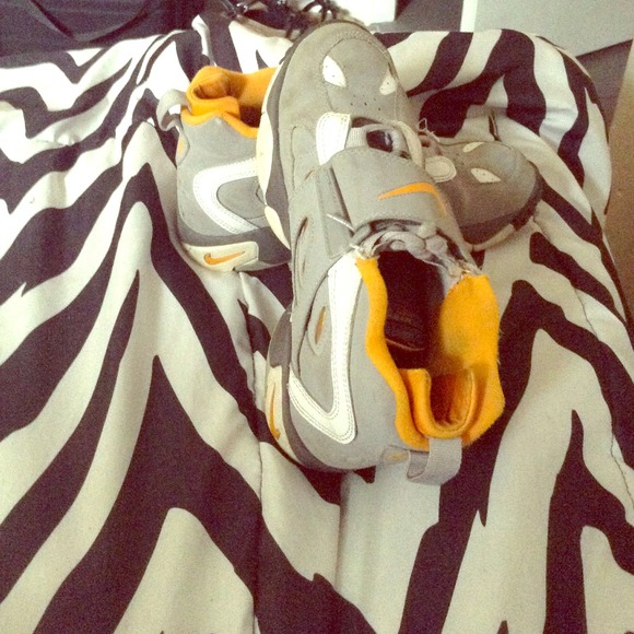 Orange diamond turf 2s