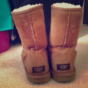 LIGHT BROWN UGGS