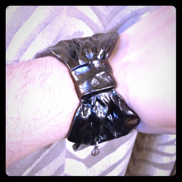 Chunky One Of A Kind Gunmetal Bow Bracelet - Picture 1 of 4