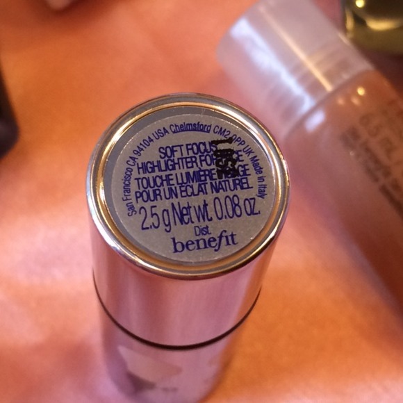 ♦️‼️SOLD‼️♦️5 piece Benefit bundle - Picture 4 of 4