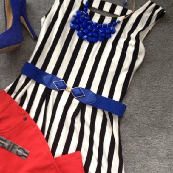 Bundle stripe top, belt, necklace