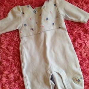Sweet and soft Carter's outfit. 6 months.