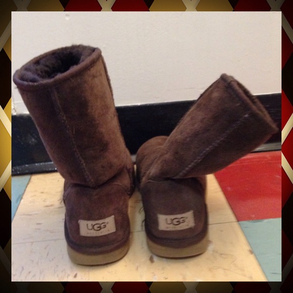UGG Boots - Authentic UGG Classic Short Chocolate