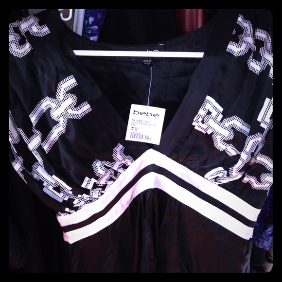 Bebe Black & White Chevron Chain silk top size xs