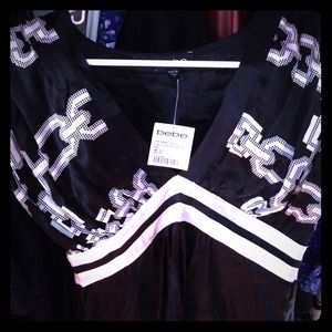 Bebe Black & White Chevron Chain silk top size xs