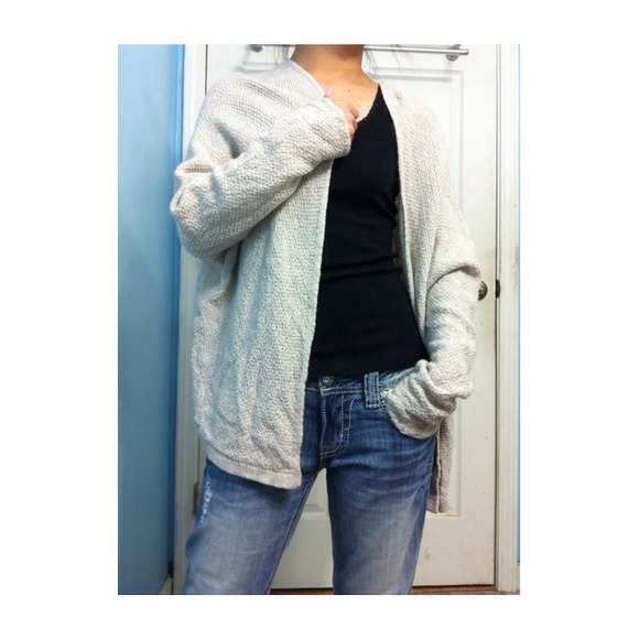 💥$1 SHIPPING💥 Brandy Melville Caroline Cardigan