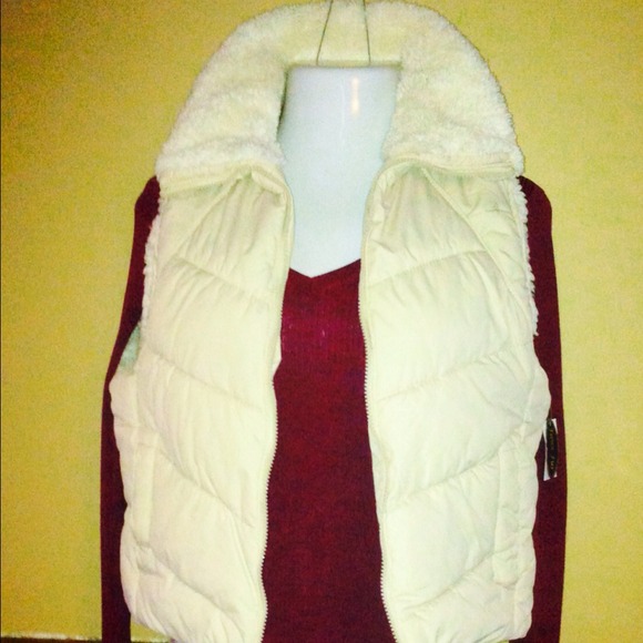 Pao faux fur zip up vest in cream w/white fur