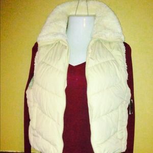 Pao faux fur zip up vest in cream w/white fur