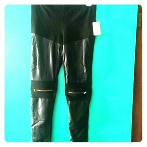 "Leather" x Zipper Leggings