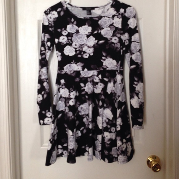 Short and sweet printed dress!