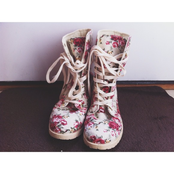 🚫SOLD🌹floral boots.
