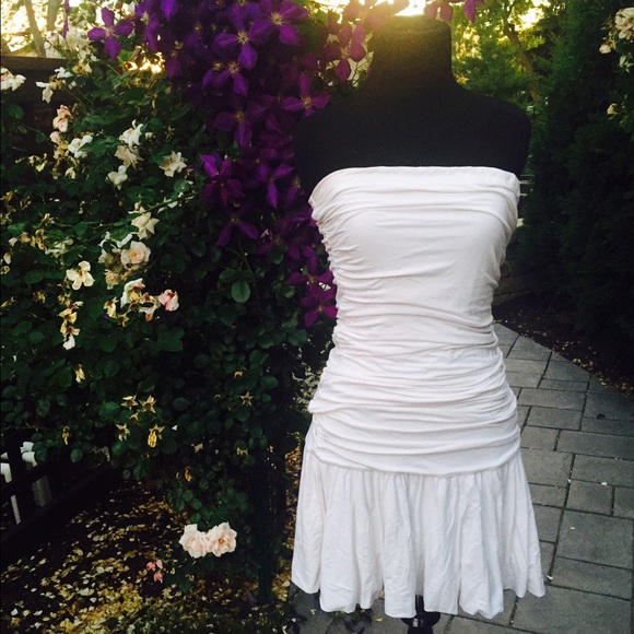 BCBGMaxazria ruched bubble dress ❗️FINAL PRICE❗️ - Picture 4 of 4