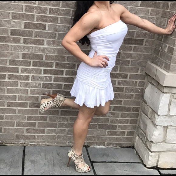 BCBGMaxazria ruched bubble dress ❗️FINAL PRICE❗️ - Picture 3 of 4