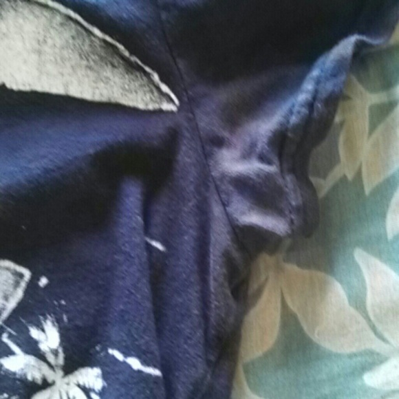 **SOLD/BUNDLED**Hollister tee - Picture 4 of 4