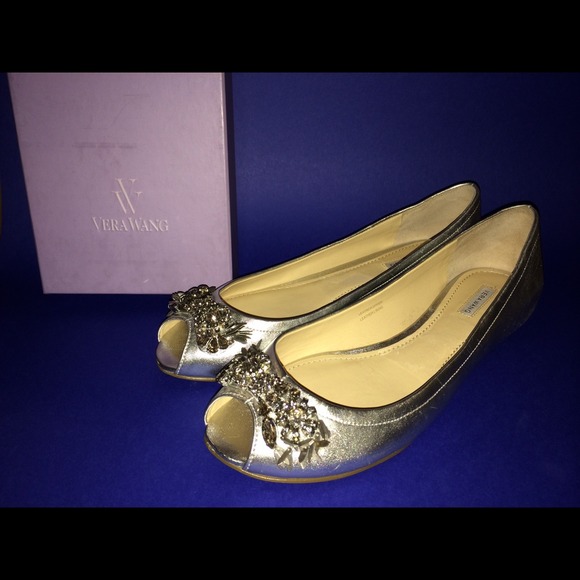 Vera Wang silver flats - beautiful💙