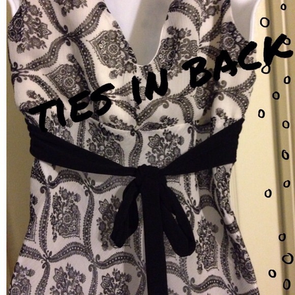 🎉sale🎉Professional & Classy Top with tie in back - Picture 2 of 2