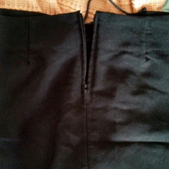 Black pencil skirt - Picture 3 of 3