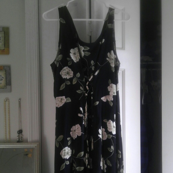 Black And White Floral Maxi🌼