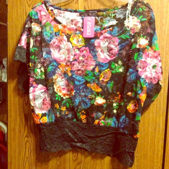 *SOLD*Agaci Black floral lace top