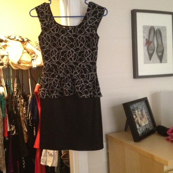 🚫SOLD🚫Black and white print dress