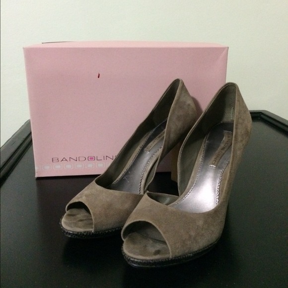 Bandolino peep toe heels