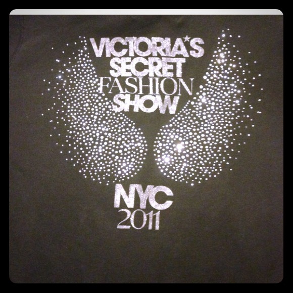 🎉sale🎉 victoria  secrets bling rare 2011 hoodie