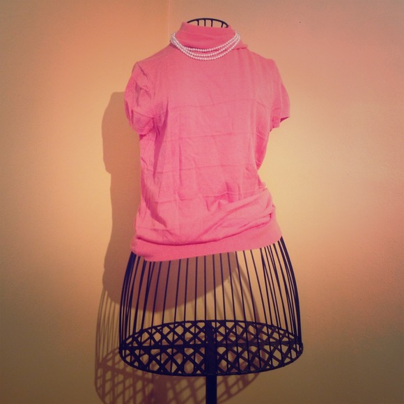 Short-Sleeved Turtle Neck