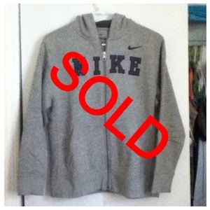 💢SOLD💢👦Boys Nike Sweater with Hood👱
