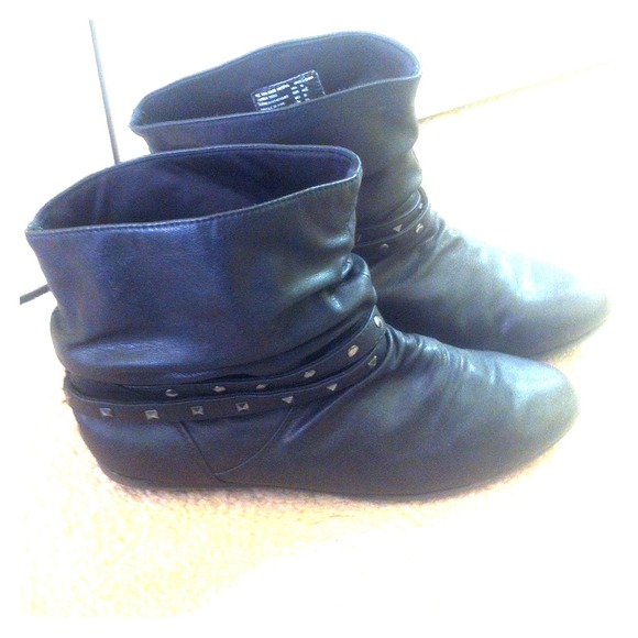 Blavk studded booties