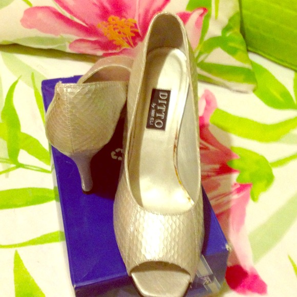 SOLD Open toe silver shoes SOLD