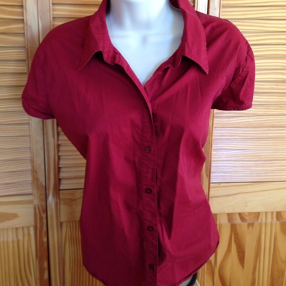 BUNDLED☀️Beautiful burgundy shirt