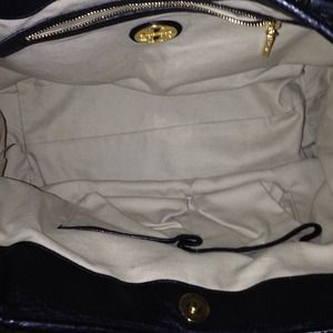 Additional Pictures of Tory Burch black handbag