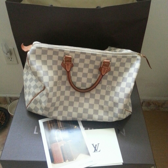 Louis Vuitton - Picture 2 of 4