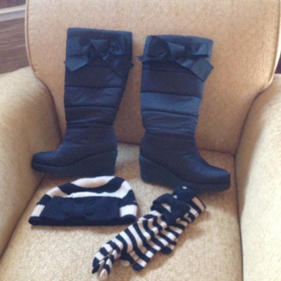 New boots, gloves and hat