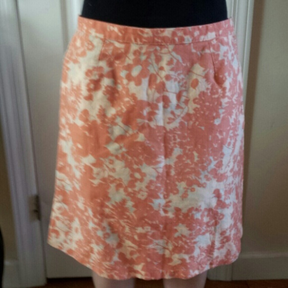 Classic fit with floral design skirt