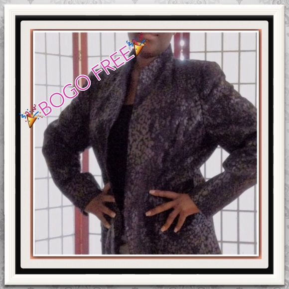 😘BLACK W/LIGHT DESIGN JACKET - Picture 1 of 3