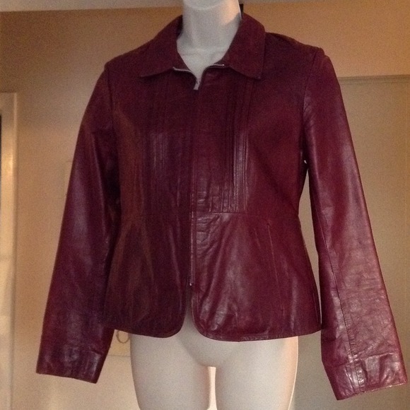 🎉HP🎊 BR Wine Leather Zip Up Jacket Size 6