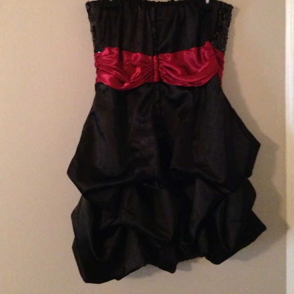 Black and burgundy sequence dress - Picture 2 of 4