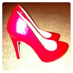 Lightly worn red heels!!