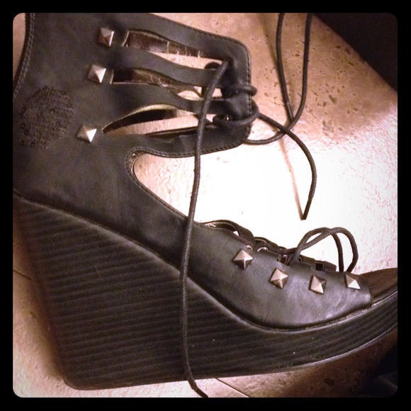 Studded iron fist strappy platform sandles