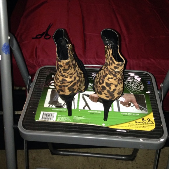 boots - Picture 2 of 3