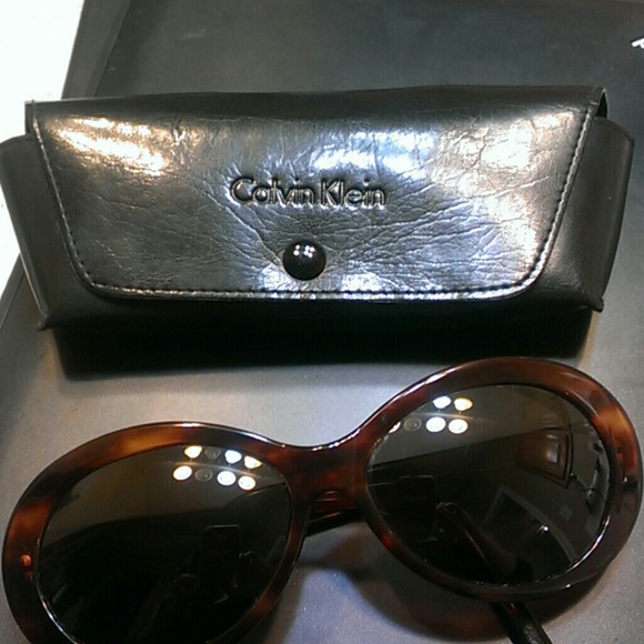 Calvin Klein sunglasses. Made in Italy. - Picture 2 of 4