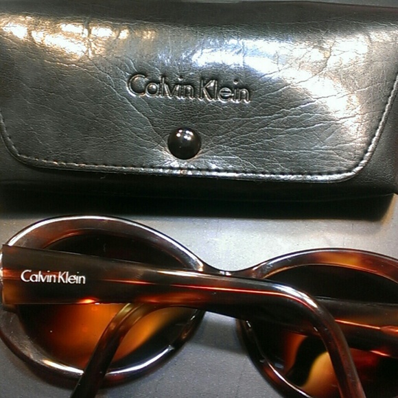 Calvin Klein sunglasses. Made in Italy. - Picture 4 of 4