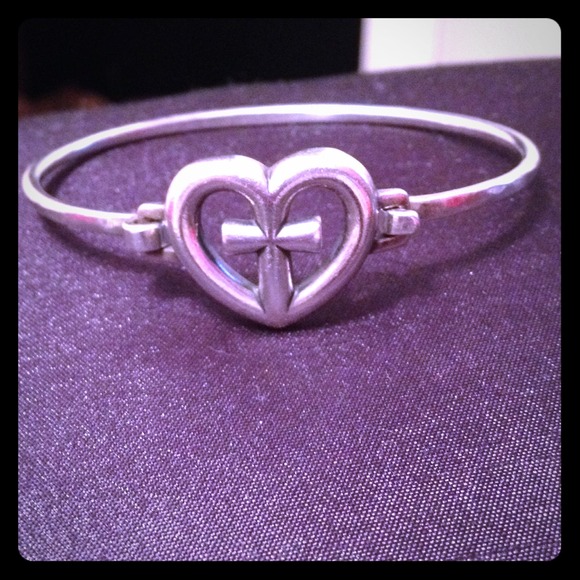 🚫Sold in bundle! James Avery EternalLove bracelet