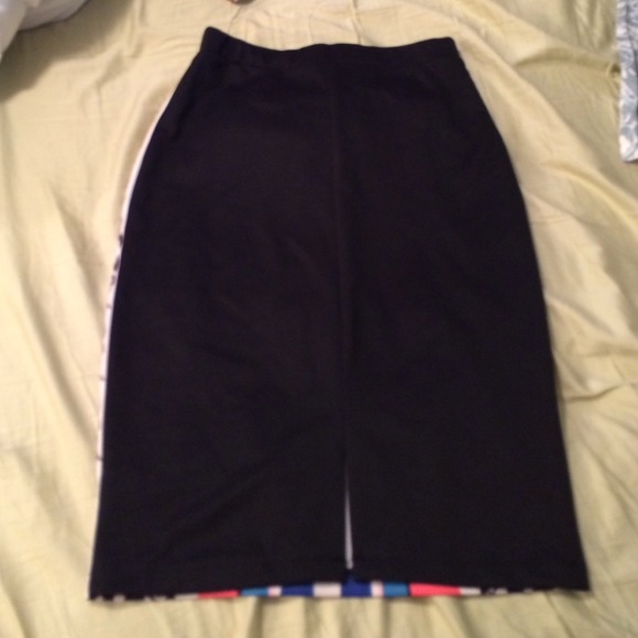 Abstract skirt - Picture 2 of 2